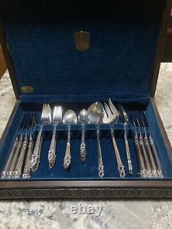1847 Rogers Bros Vintage Silver Plate 51 Piece King Frederick Flatware