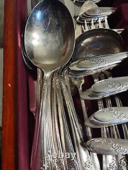 Oneida Community Tudor Plate Queen Bess ii 12 Table Settings 102 Piece With Case