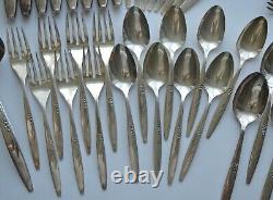 Vtg Oneida Community Enchanted Gentle Rose Silver Plate 88 Pieces + Chest