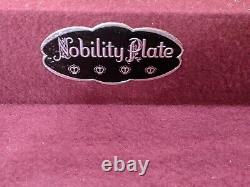 Ensemble de couverts Nobility Plate Reverie Silver Plate de 1937, comprenant 112 pièces avec coffret.