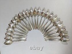 Ensemble de couverts Nobility Plate Reverie Silver Plate de 1937, comprenant 112 pièces avec coffret.